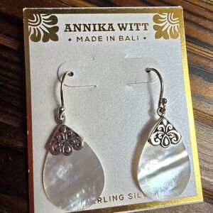 Annika Witt teardrop-shaped earrings sterling silver and mother of pearl!